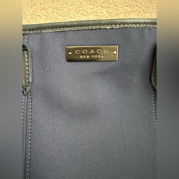 Authentic Navy Coach shoulder bag. - Picture 7 of 13